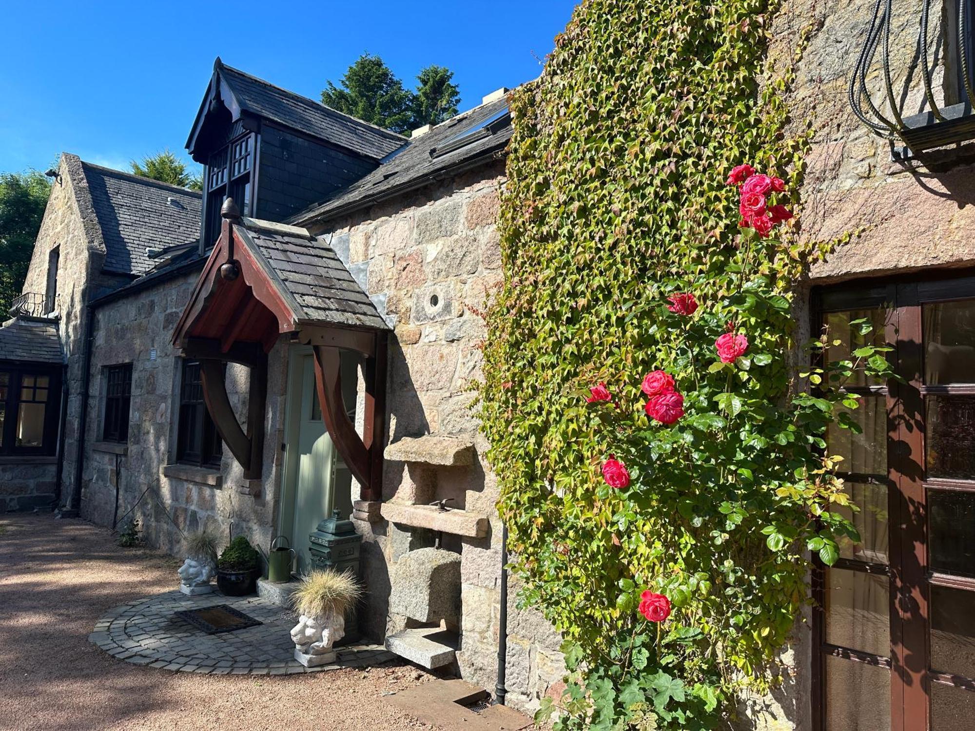 Awakening Alchemy Retreat Centre Panzió Inverurie Kültér fotó